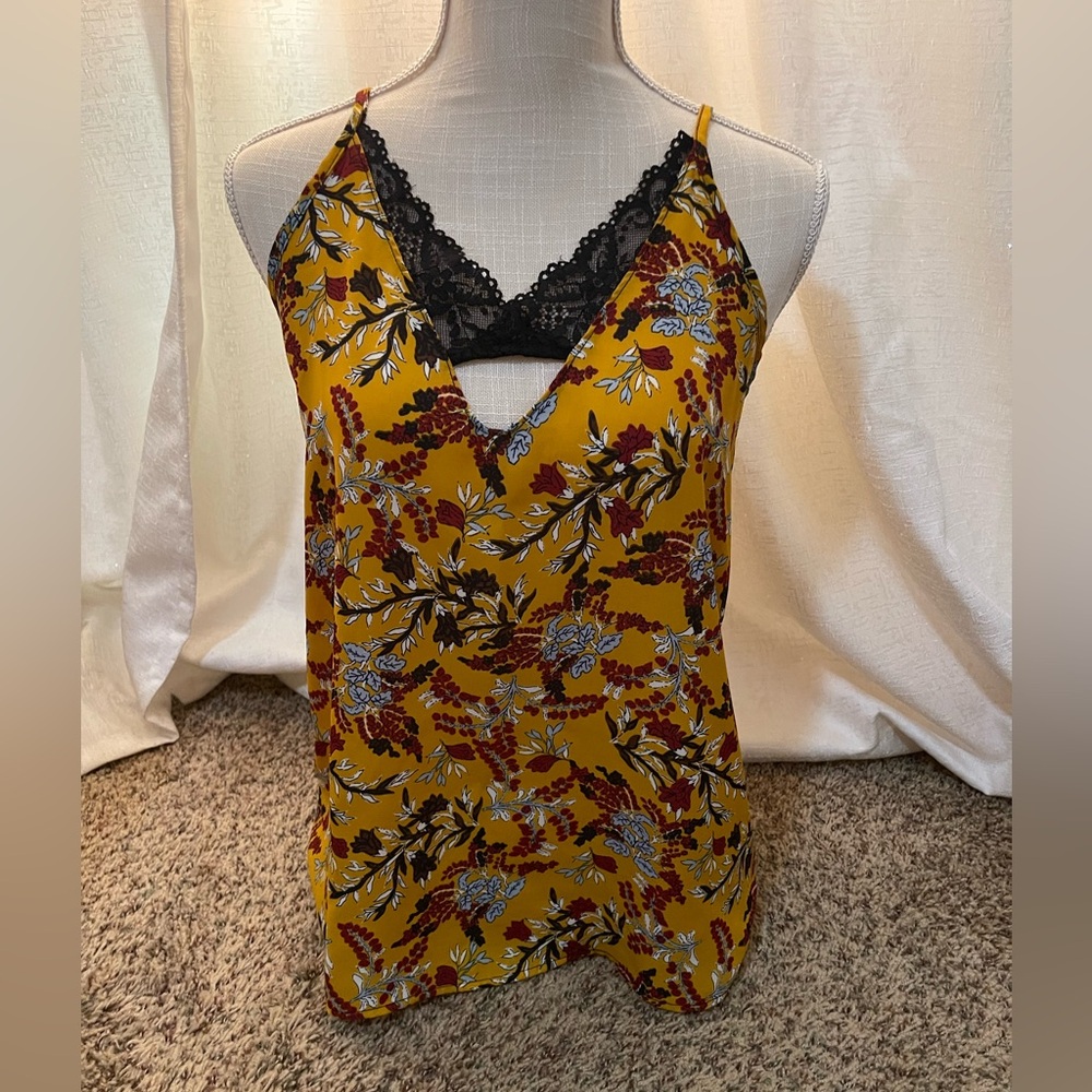 Daytrip floral lace spaghetti strapped blouse
